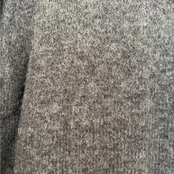 H&M Sweater - Picture 2 of 4